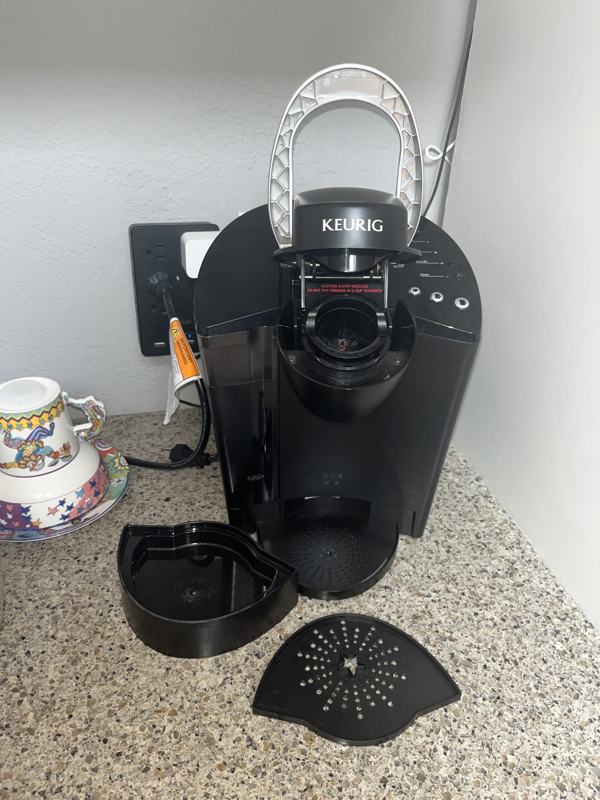 removing water reservoir and drip tray from keurig machine
