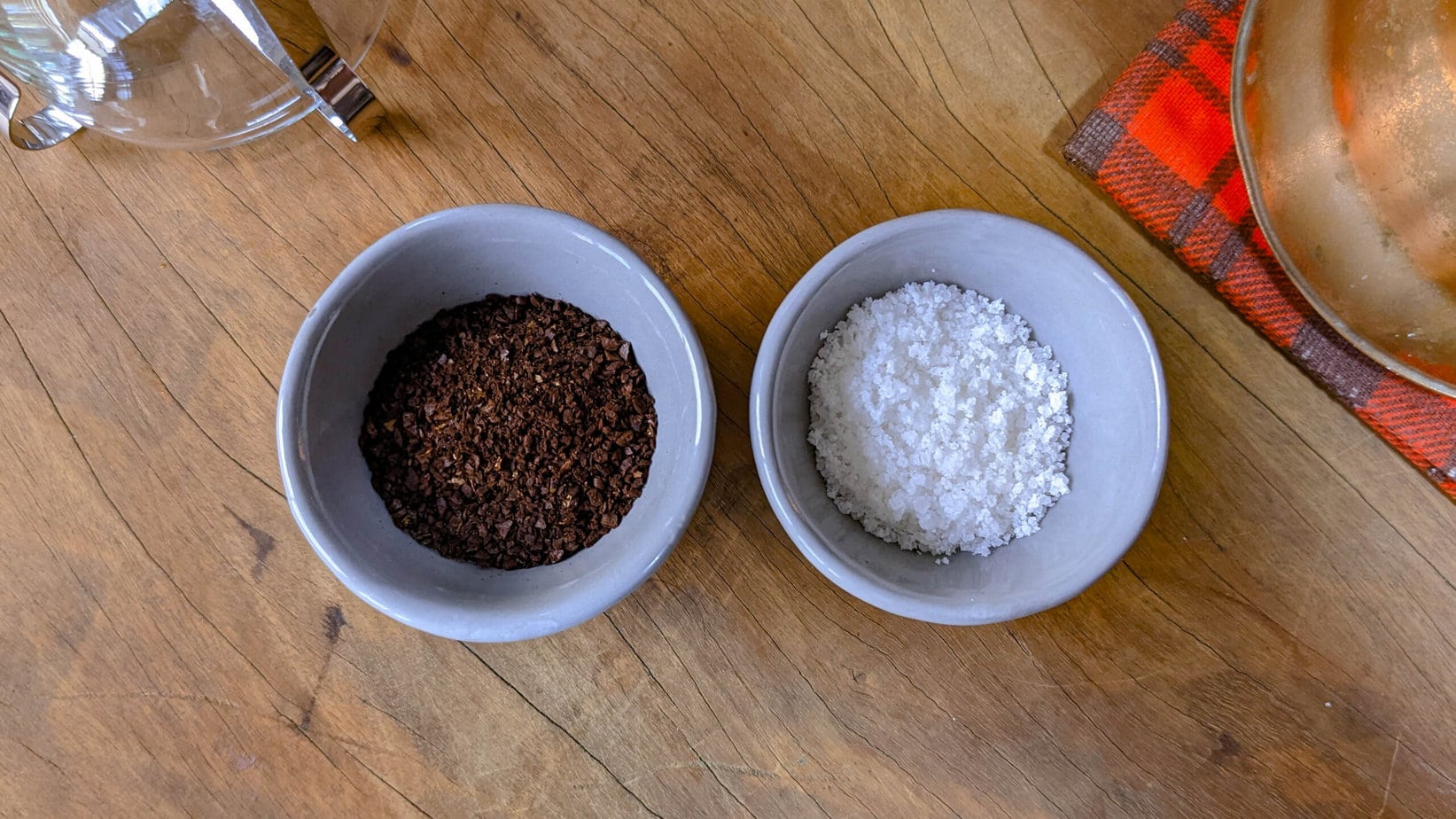 two bowls with different grind sizes
